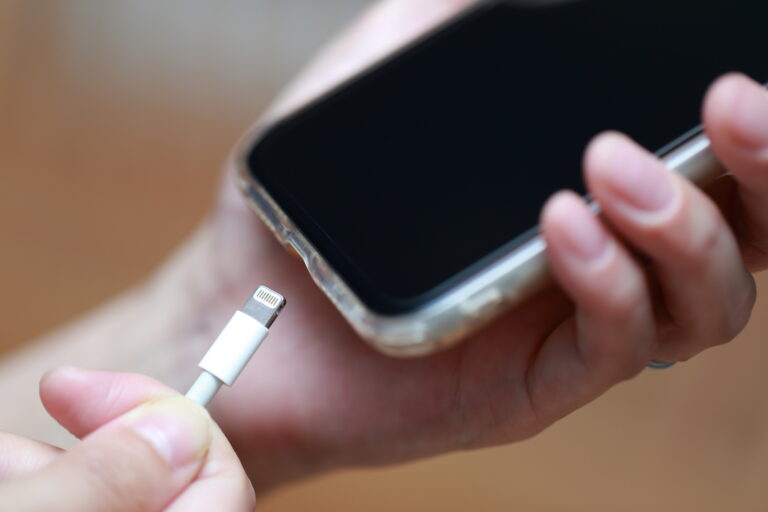 iPhoneドックコネクタ修理自分で!初心者向け手順と必要な工具一覧